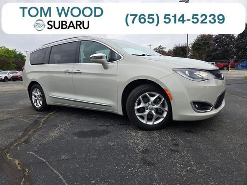 Luxury White Pearlcoat 2020 Chrysler Pacifica Limited