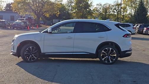 2025 VinFast VF 8 Plus