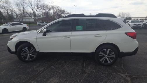 Crystal White Pearl 2018 Subaru Outback 2.5i Limited
