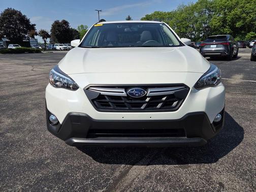 Crystal White Pearl 2022 Subaru Crosstrek Premium