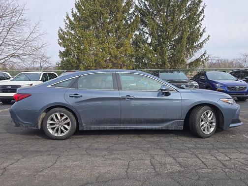2019 Toyota Avalon Hybrid XLE Plus