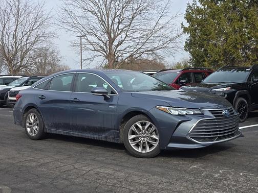2019 Toyota Avalon Hybrid XLE Plus