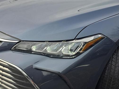 2019 Toyota Avalon Hybrid XLE Plus