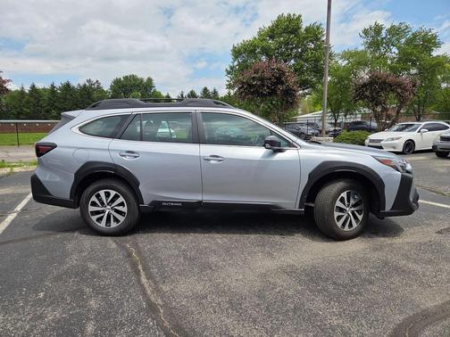 Ice Silver Metallic 2024 Subaru Outback Base