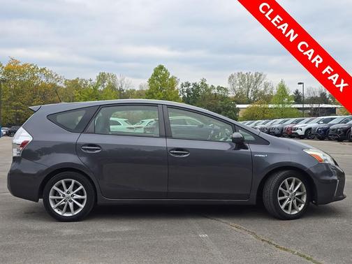 2013 Toyota Prius v Five