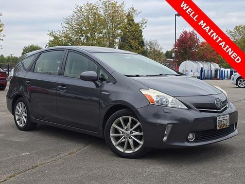 2013 Toyota Prius v Five