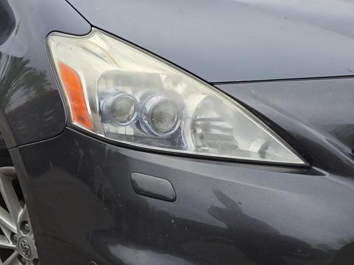 2013 Toyota Prius v Five