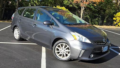 2013 Toyota Prius v Five