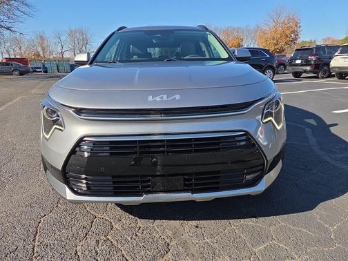 2023 Kia Niro SX