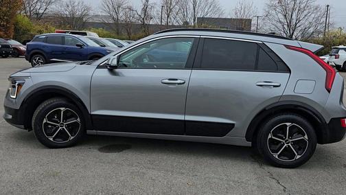 2023 Kia Niro SX