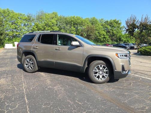 Light Stone Metallic 2023 GMC Acadia SLT