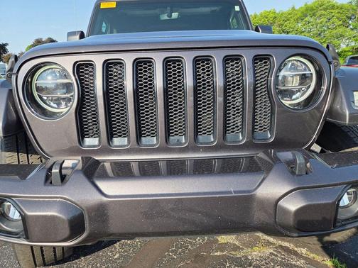 Granite Crystal Metallic Clearcoat 2021 Jeep Wrangler Unlimited Sahara