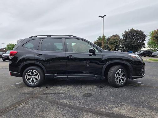Crystal Black Silica 2023 Subaru Forester Premium