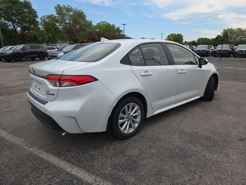 Pearl 2023 Toyota Corolla LE