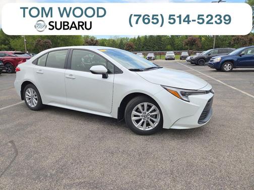 Pearl 2023 Toyota Corolla LE