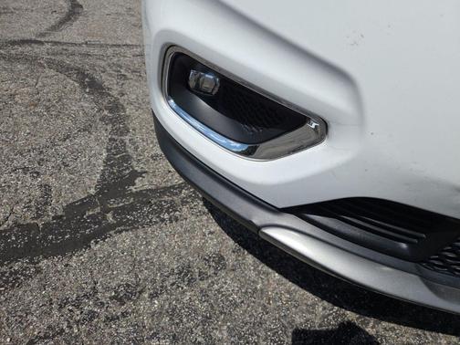 Bright White Clearcoat 2020 Jeep Cherokee Limited