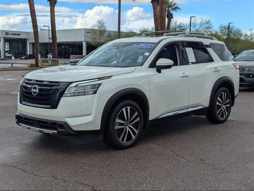 2023 Nissan Pathfinder Platinum FWD