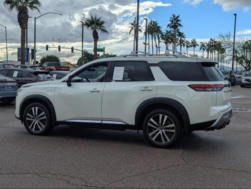 2023 Nissan Pathfinder Platinum FWD