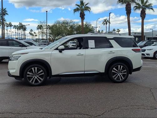 2023 Nissan Pathfinder Platinum FWD
