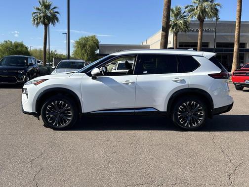 Everest White Pearl Tricoat 2026 Nissan Rogue Platinum