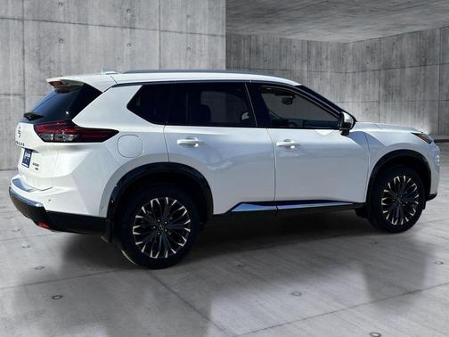 Everest White Pearl Tricoat 2026 Nissan Rogue Platinum