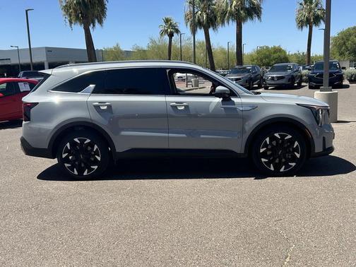Wolf Gray 2024 Kia Sorento SX