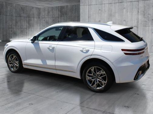 Uyuni White 2025 Genesis GV70 2.5T AWD