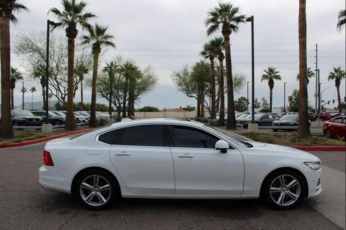 2017 Volvo S90 T5 Momentum