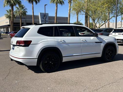Pure White 2023 Volkswagen Atlas 3.6L SEL