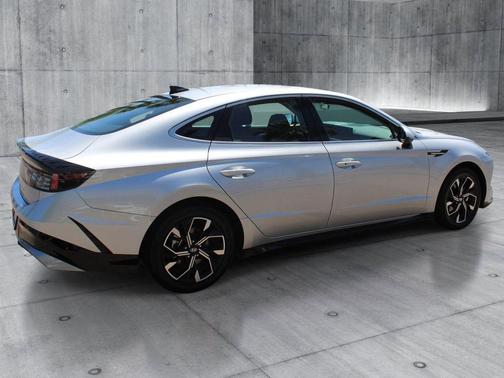 Aero Silver 2024 Hyundai SONATA SEL