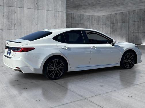 Wind Chill Pearl 2025 Toyota Camry XSE