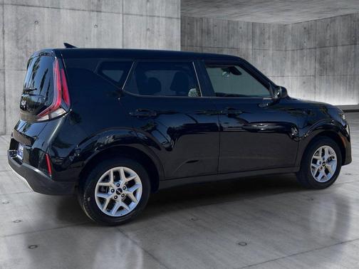 Fusion Black 2025 Kia Soul LX