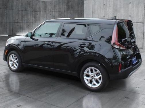 Fusion Black 2025 Kia Soul LX
