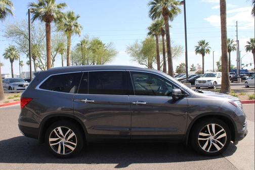 Modern Steel Metallic 2018 Honda Pilot Touring