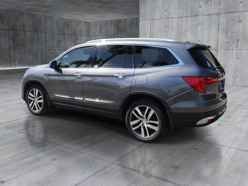 Modern Steel Metallic 2018 Honda Pilot Touring