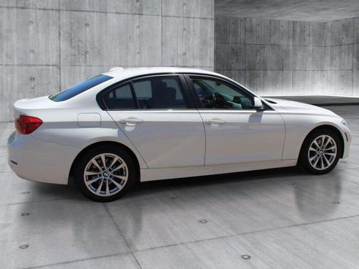 Alpine White 2018 BMW 320 i