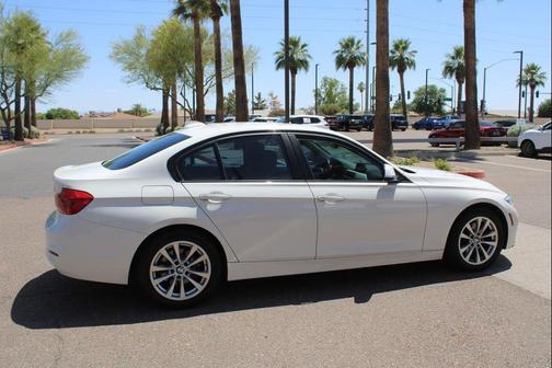 Alpine White 2018 BMW 320 i