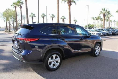 2022 Toyota Highlander LE