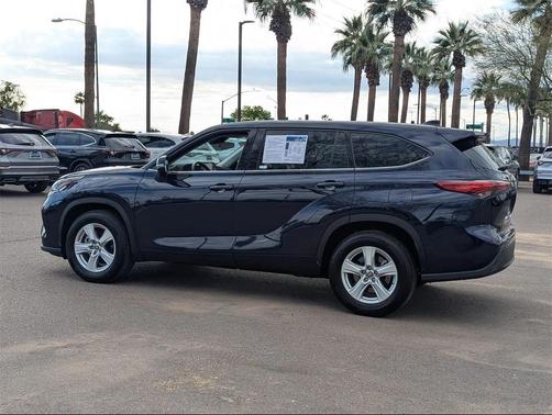 2022 Toyota Highlander LE