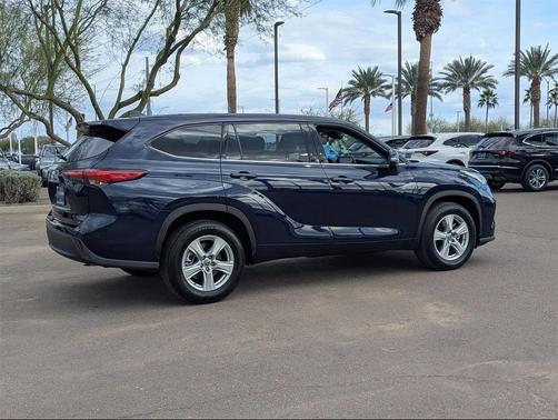 2022 Toyota Highlander LE