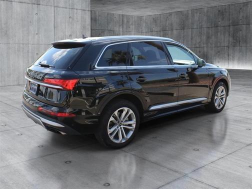 2025 Audi Q7 55 Premium Plus