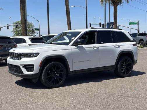 2023 Jeep Grand Cherokee Laredo