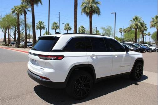 2023 Jeep Grand Cherokee Laredo