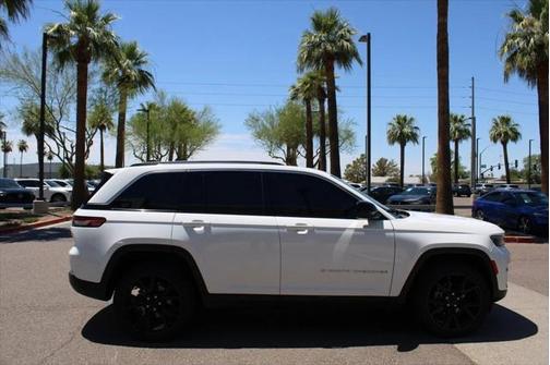2023 Jeep Grand Cherokee Laredo