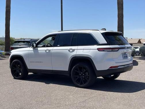 2023 Jeep Grand Cherokee Laredo