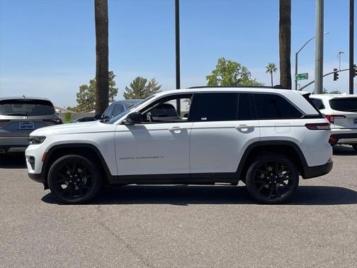 2023 Jeep Grand Cherokee Laredo