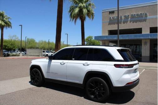 2023 Jeep Grand Cherokee Laredo