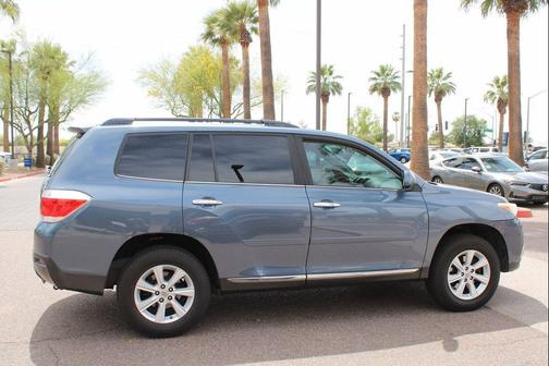 Shoreline Blue Pearl 2011 Toyota Highlander SE