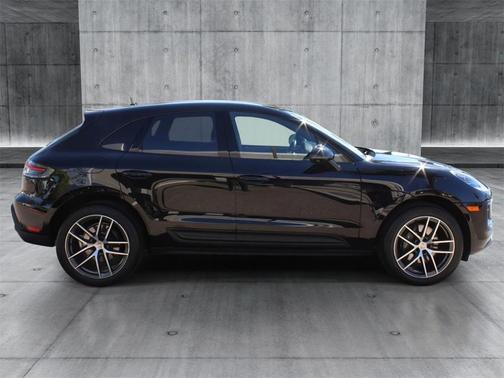 2024 Porsche Macan Premium