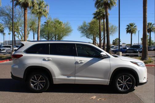 Blizzard Pearl 2017 Toyota Highlander XLE